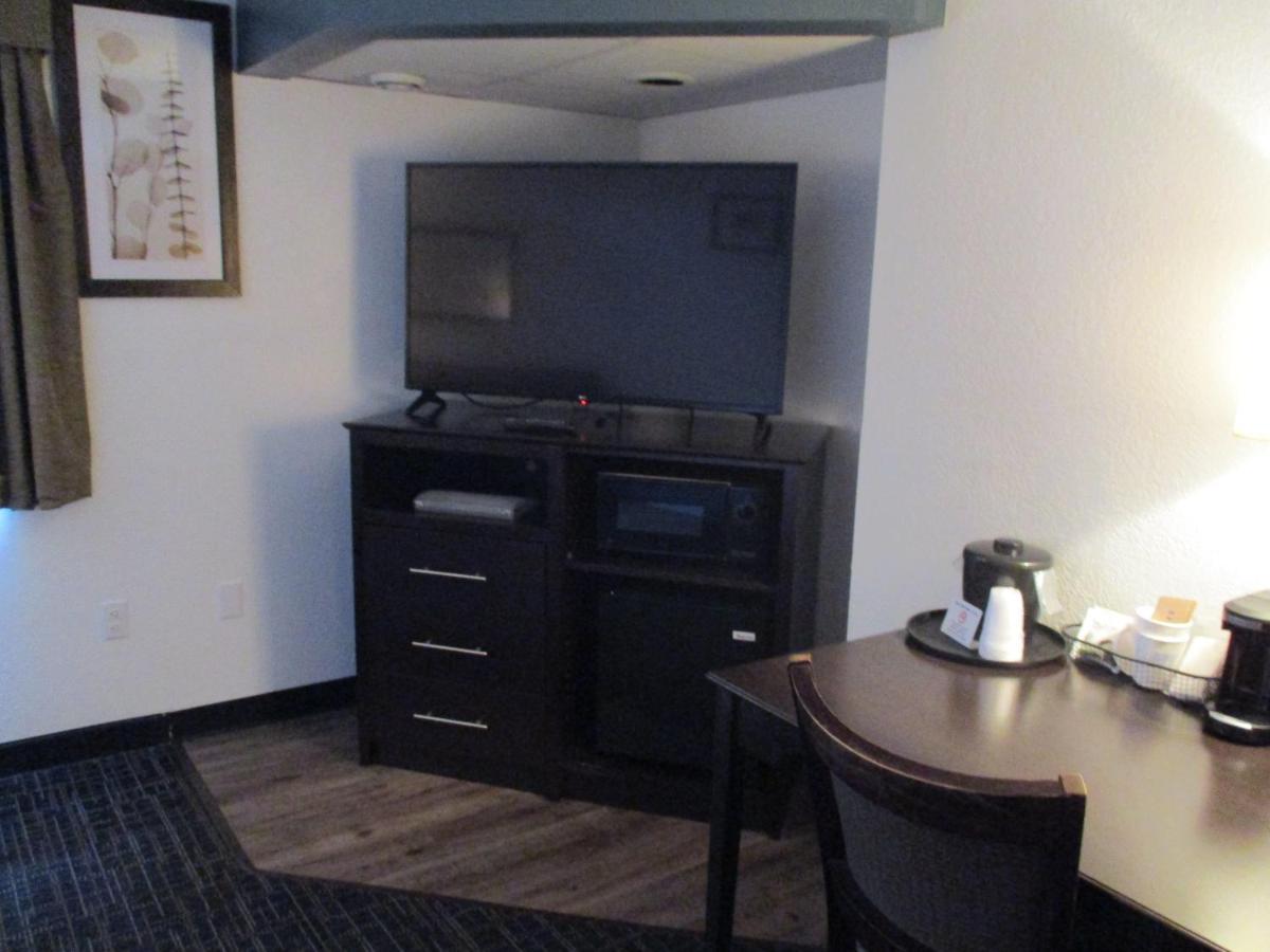 Americinn By Wyndham Hayward Bagian luar foto
