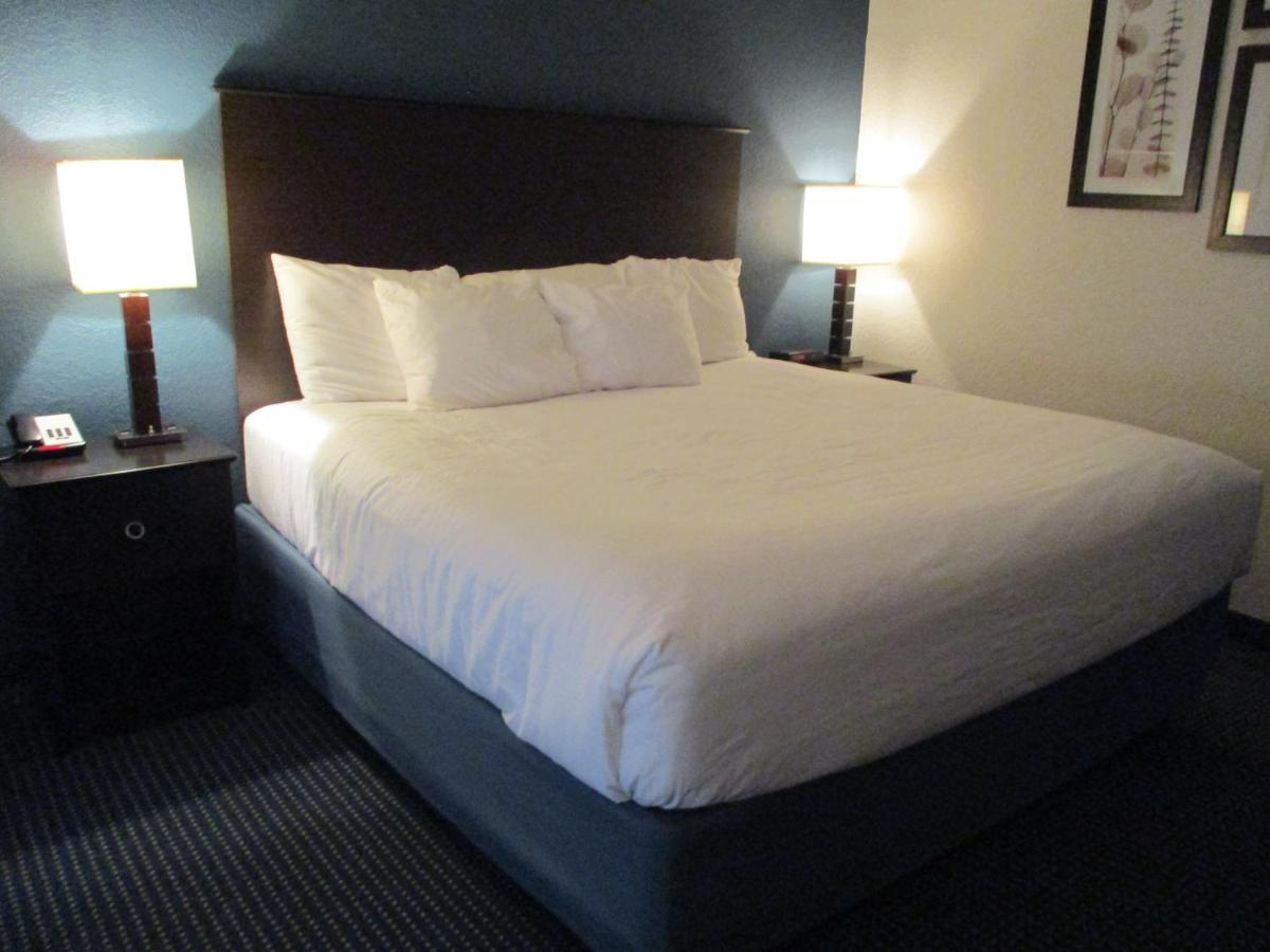Americinn By Wyndham Hayward Bagian luar foto