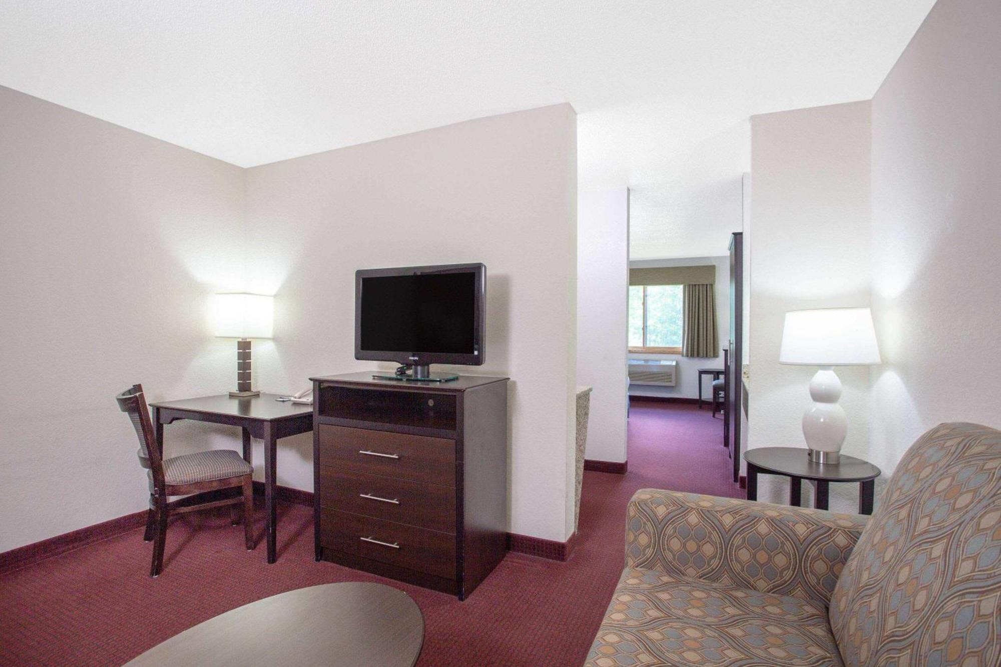 Americinn By Wyndham Hayward Bagian luar foto