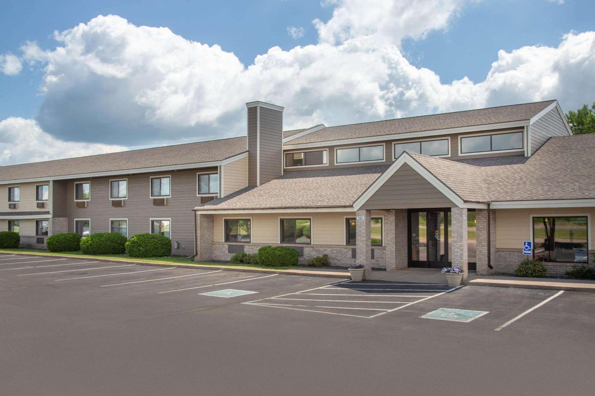 Americinn By Wyndham Hayward Bagian luar foto